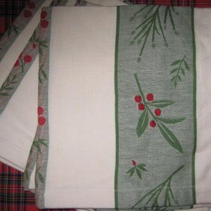 NWT TAG Set of 4 Napkins Red Berries Leaves Holiday Christmas Cotton 20" NEW